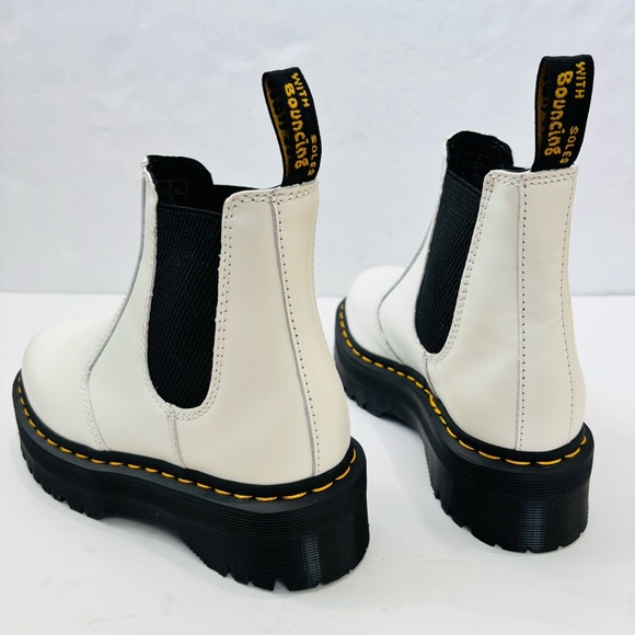Dr. Martens 2976 Smooth Size 5 White Leather Platform Quad  Dr. Martens 2976 Quad White Leather Smooth Platform Chelsea Boots Women\'s 5M